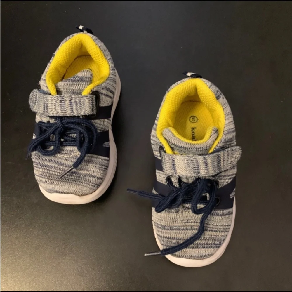 “Koalakids” Gray & Navy Blue kids Sneakers. Size 5